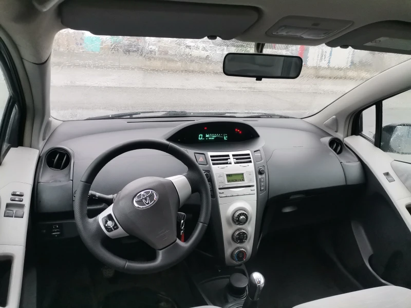 Toyota Yaris 1.3, снимка 5 - Автомобили и джипове - 53215113