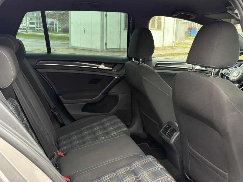 VW Golf GTE PHEV DISTRONIC LED, снимка 11 - Автомобили и джипове - 53502340