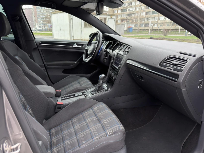 VW Golf GTE PHEV DISTRONIC LED, снимка 8 - Автомобили и джипове - 53502340