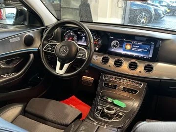 Mercedes-Benz E 220, снимка 4 - Автомобили и джипове - 49267377