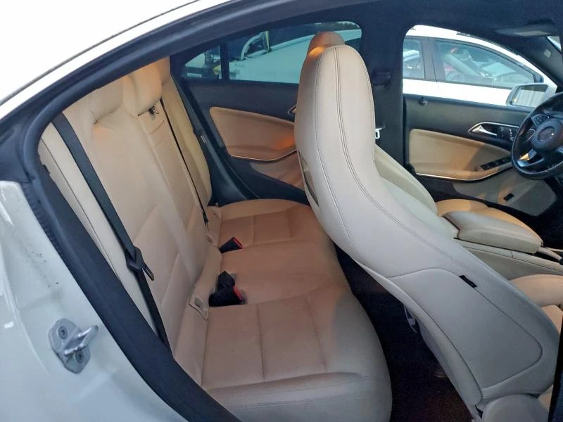 Mercedes-Benz CLA 250 2.0L 4 Front-wheel Drive, снимка 13 - Автомобили и джипове - 53048243
