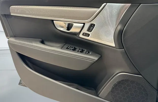 Volvo V90 B4 = Ultimate Bright = Гаранция, снимка 4 - Автомобили и джипове - 53562591