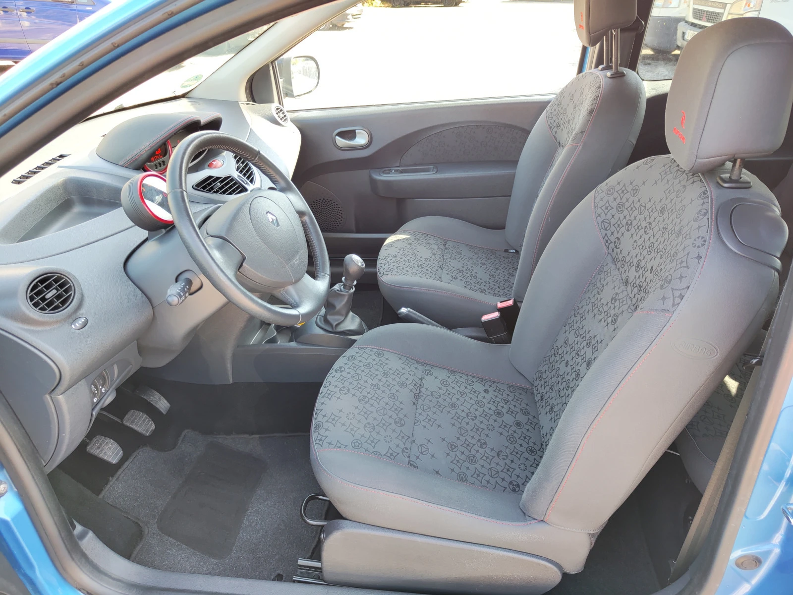 Renault Twingo 1.2/Клима - изображение 10