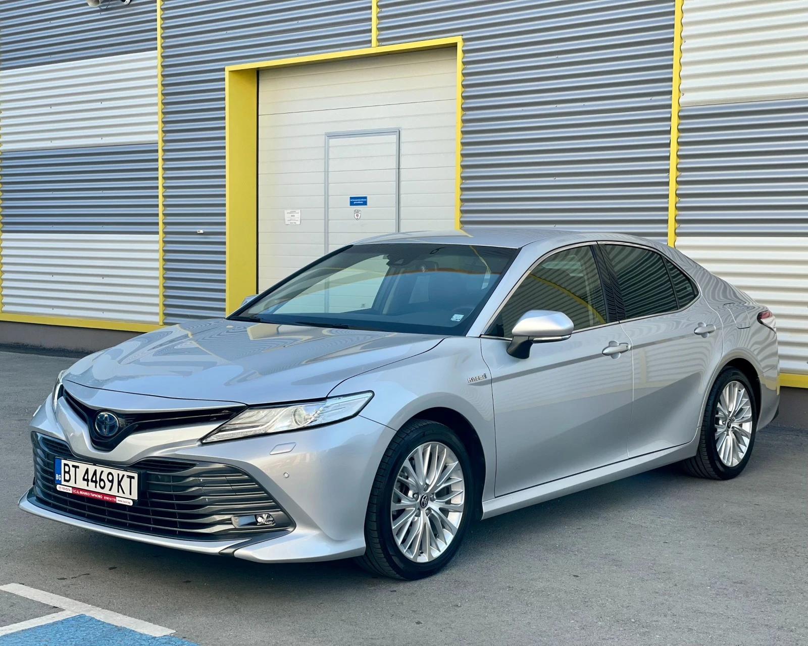 Toyota Camry 2.5 Hybrid* Luxury* В Гаранция - изображение 2