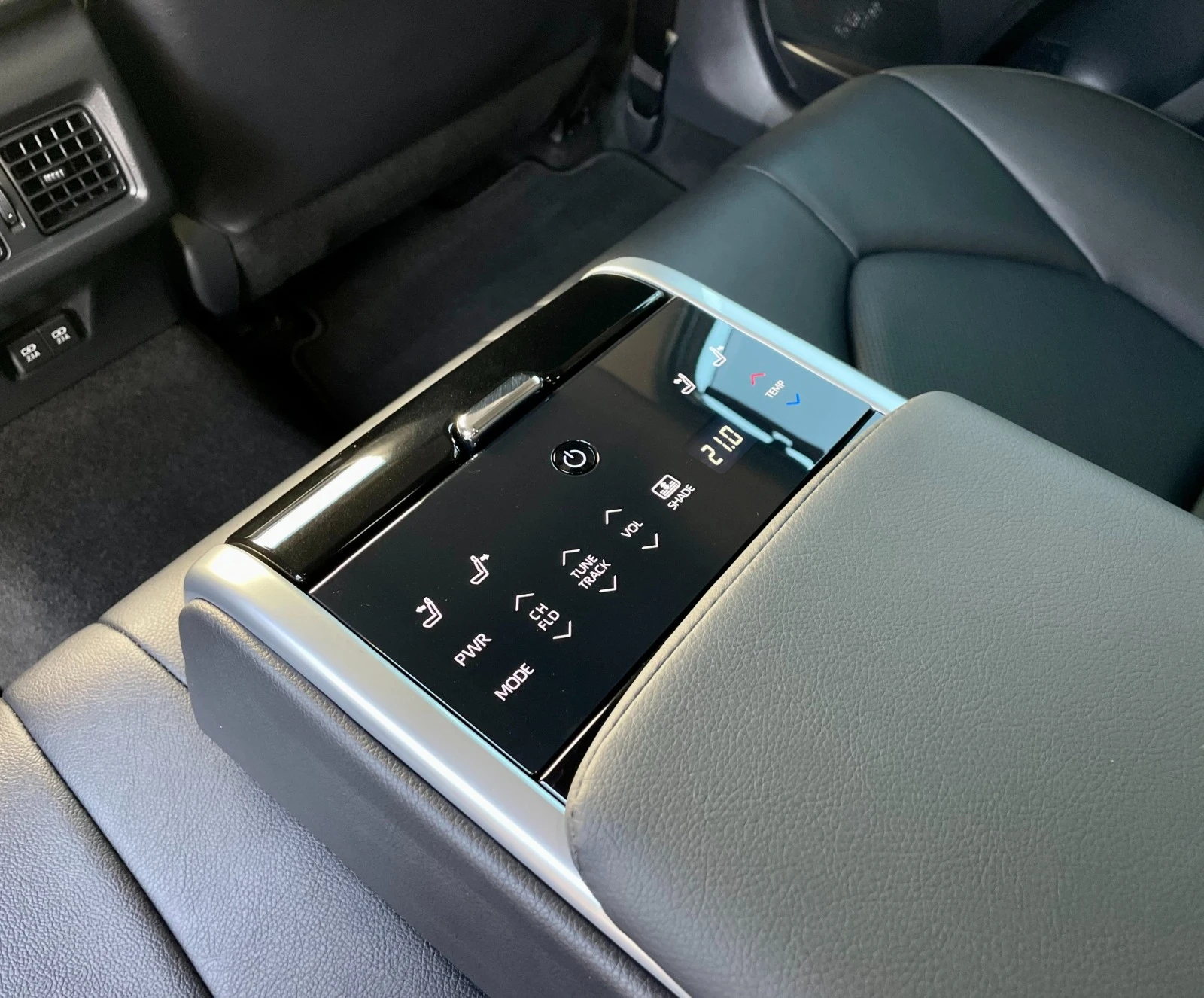 Toyota Camry 2.5 Hybrid Luxury Гаранция | Mobile.bg — изображение 14