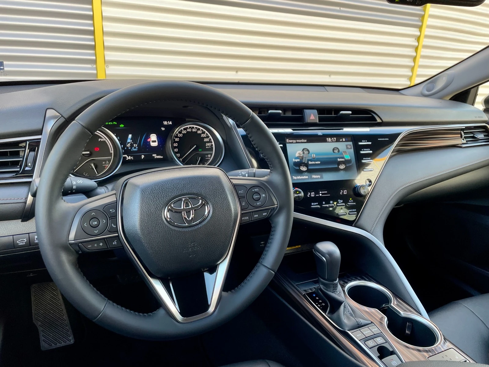 Toyota Camry 2.5 Hybrid* Luxury* В Гаранция - изображение 10