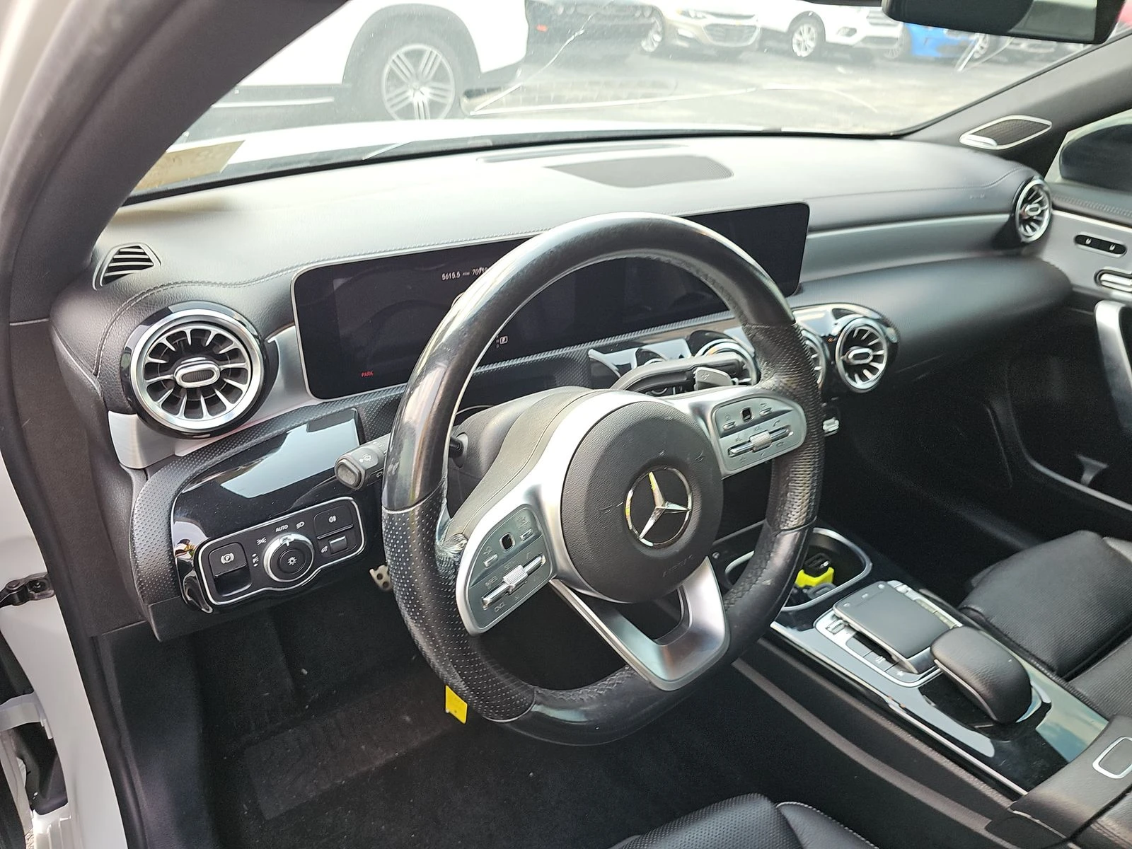 Mercedes-Benz A 220 AMG PACK* DISTRONIK* KEYLESS* BURMASTER* AMBIENT*  - изображение 10