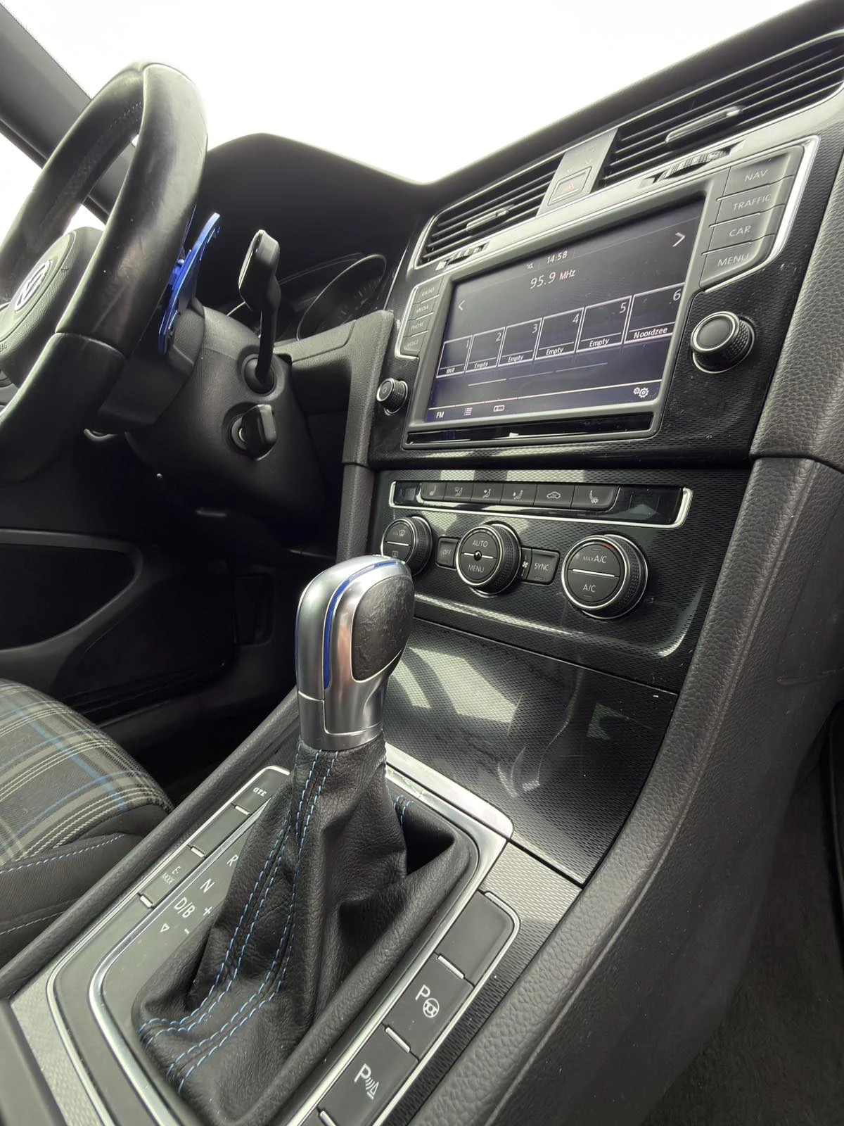 VW Golf GTE PHEV DISTRONIC LED - изображение 9