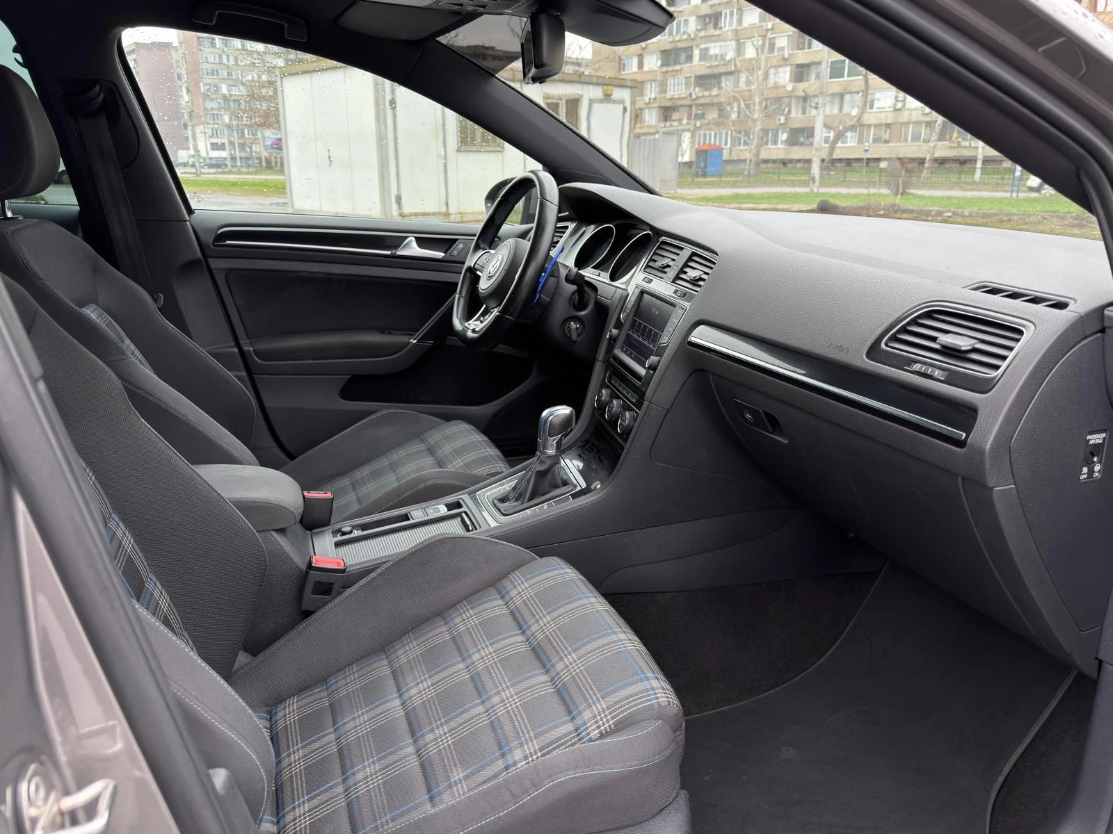 VW Golf GTE PHEV DISTRONIC LED - изображение 8