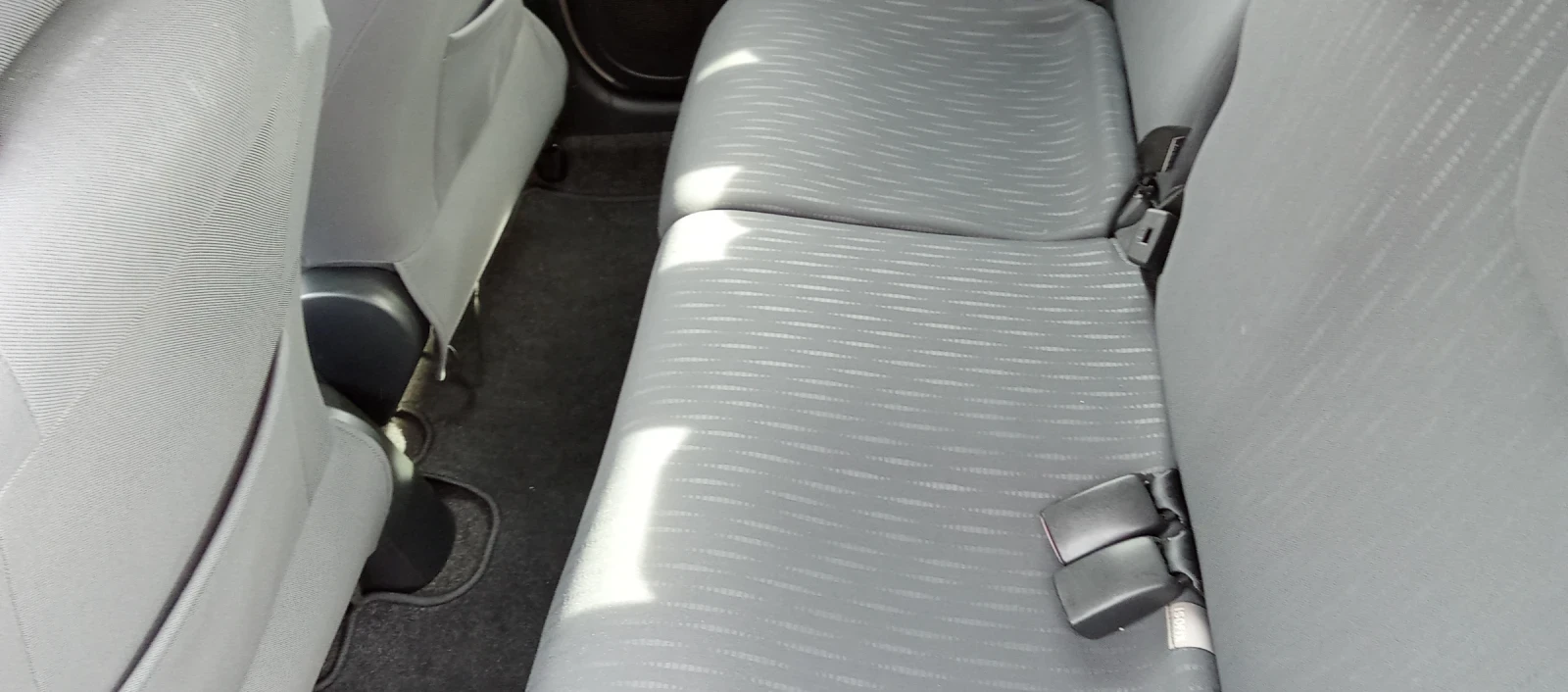 Toyota Yaris Toyota Yaris 1;3 VVTI, снимка 11 - Автомобили и джипове - 53851127