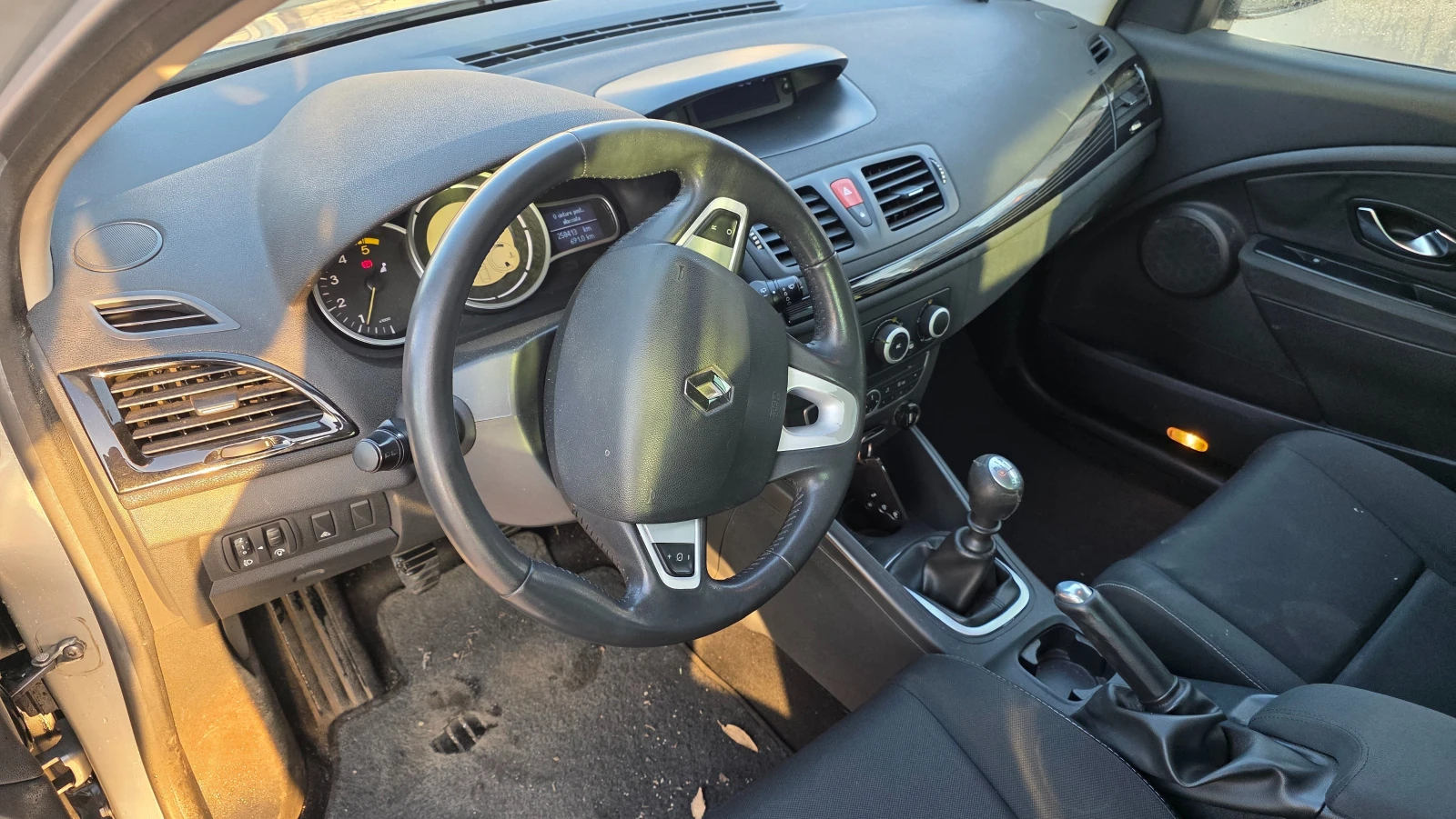 Renault Megane 1.5dci, снимка 14 - Автомобили и джипове - 53880617
