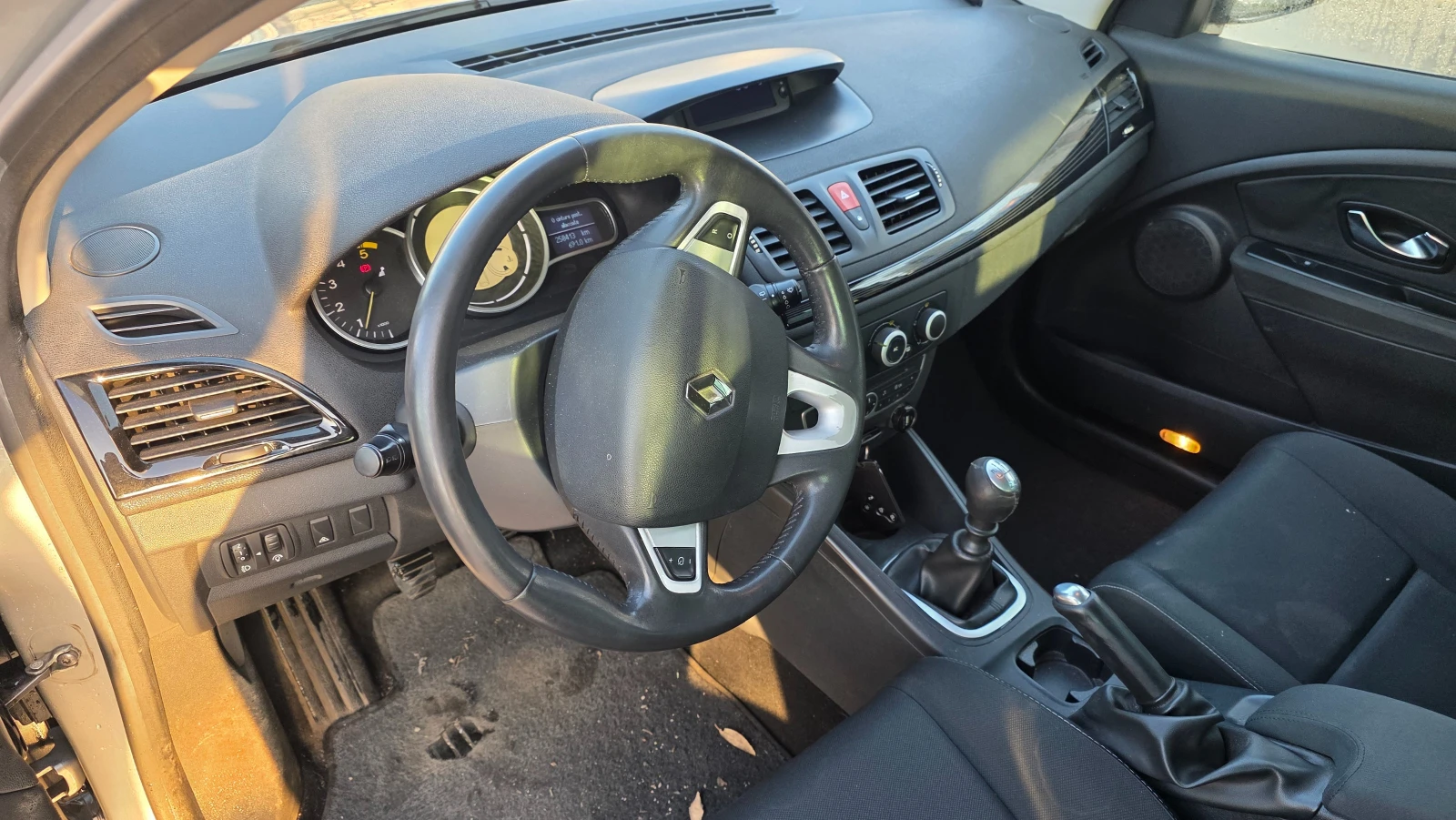 Renault Megane 1.5dci, снимка 15 - Автомобили и джипове - 53880617