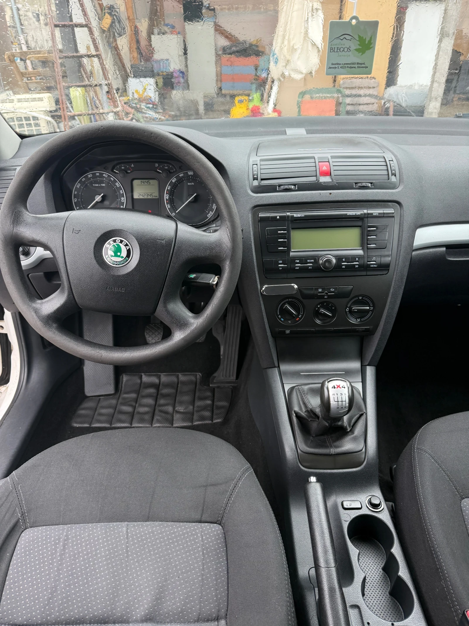 Skoda Octavia 2.0 150 klima, снимка 9 - Автомобили и джипове - 53950816