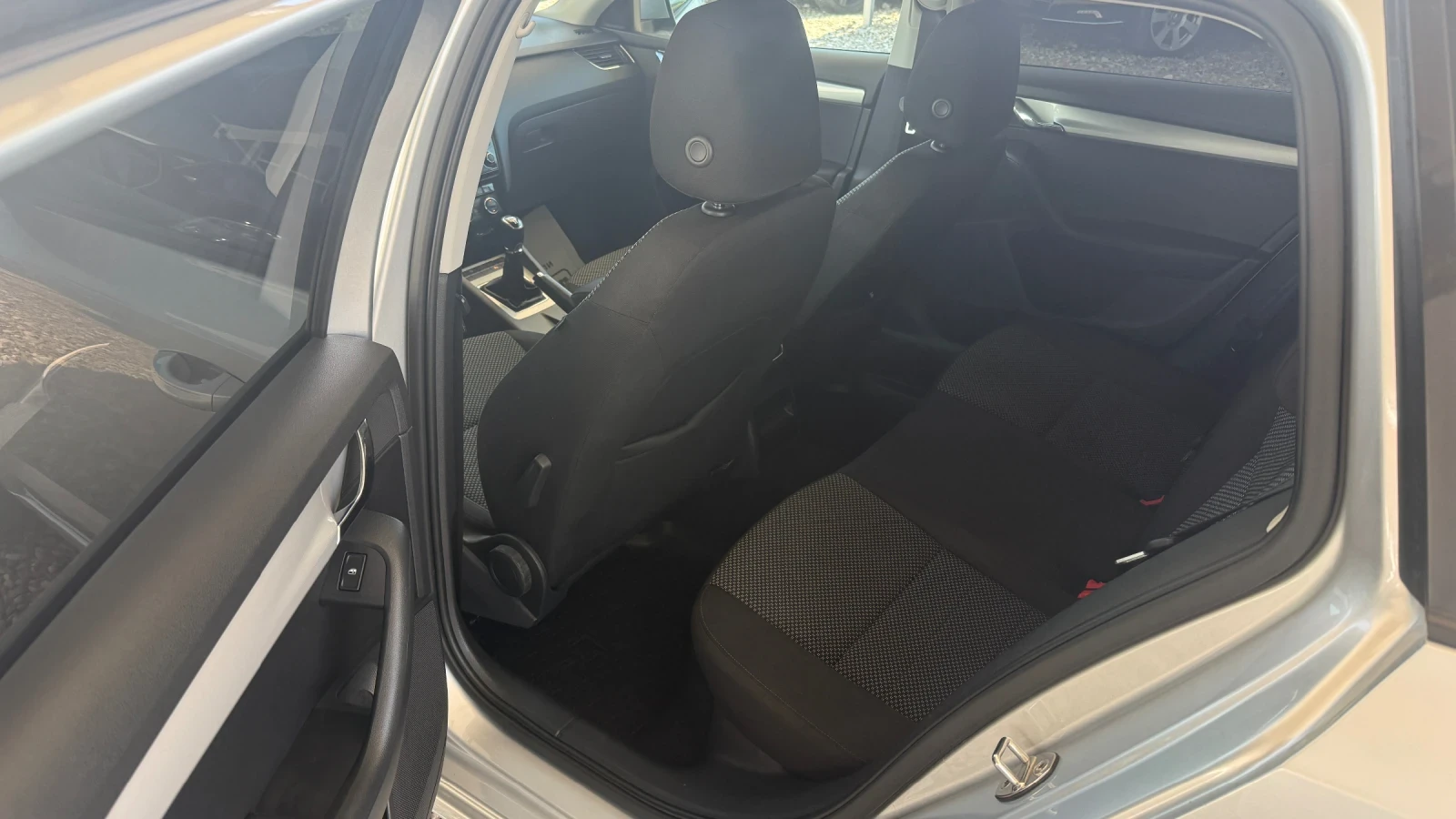 Skoda Octavia 1.6 TDI , снимка 7 - Автомобили и джипове - 55485674