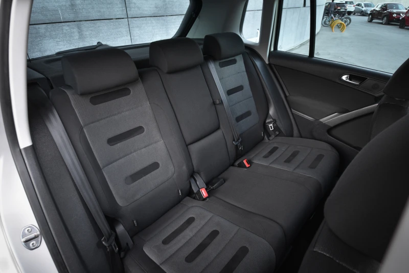 VW Tiguan 2.0 TDI AVTOMAT, снимка 9 - Автомобили и джипове - 51671593