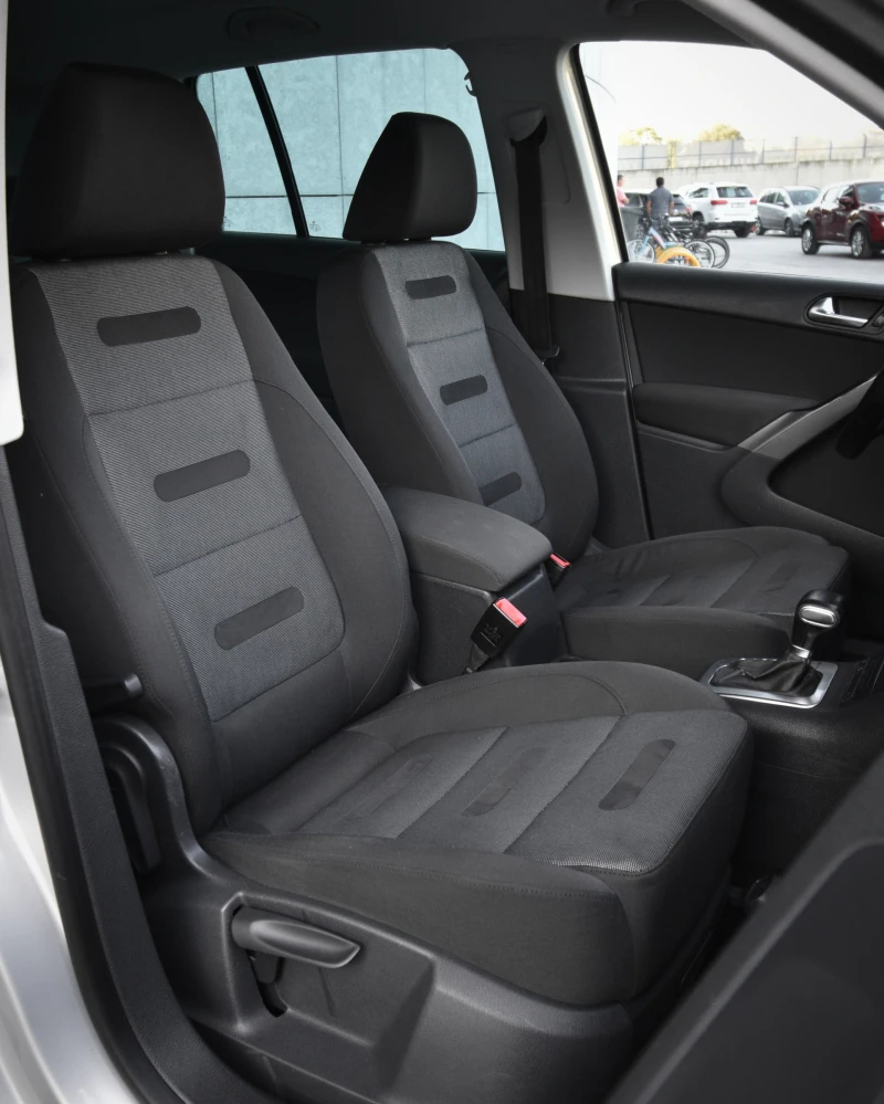 VW Tiguan 2.0 TDI AVTOMAT, снимка 8 - Автомобили и джипове - 51671593