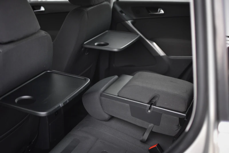 VW Tiguan 2.0 TDI AVTOMAT, снимка 12 - Автомобили и джипове - 51671593