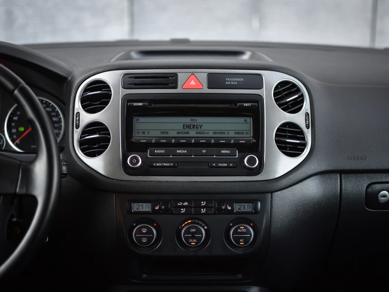 VW Tiguan 2.0 TDI AVTOMAT, снимка 10 - Автомобили и джипове - 51671593