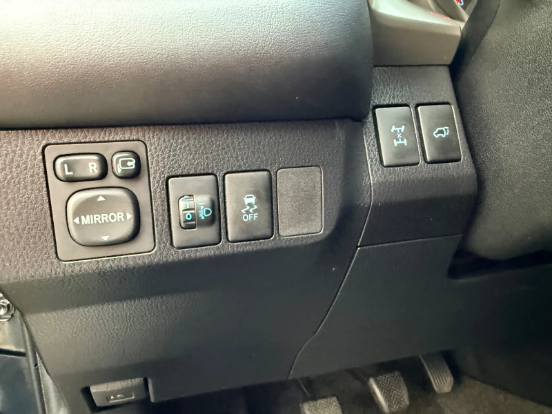 Toyota Rav4 2.2D-4D* 4x4* КАМЕРА* 2 КЛЮЧА* ИТАЛИЯ- БЕЗ РЪЖДА* , снимка 15 - Автомобили и джипове - 52843468