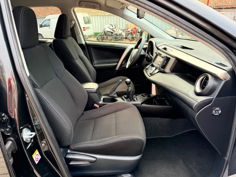 Toyota Rav4 2.2D-4D* 4x4* КАМЕРА* 2 КЛЮЧА* ИТАЛИЯ- БЕЗ РЪЖДА* , снимка 10 - Автомобили и джипове - 52843468