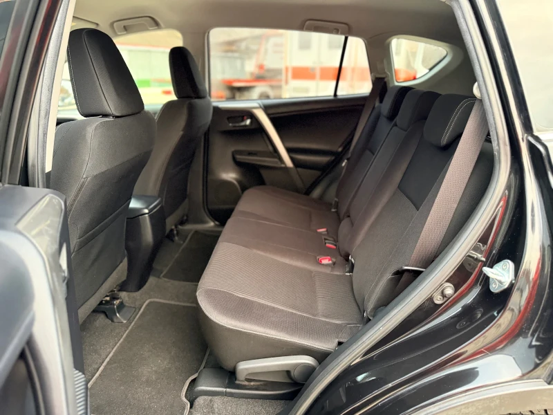 Toyota Rav4 2.2D-4D* 4x4* КАМЕРА* 2 КЛЮЧА* ИТАЛИЯ- БЕЗ РЪЖДА* , снимка 9 - Автомобили и джипове - 52843468