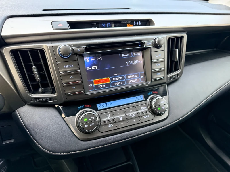 Toyota Rav4 2.2D-4D* 4x4* КАМЕРА* 2 КЛЮЧА* ИТАЛИЯ- БЕЗ РЪЖДА* , снимка 13 - Автомобили и джипове - 52843468