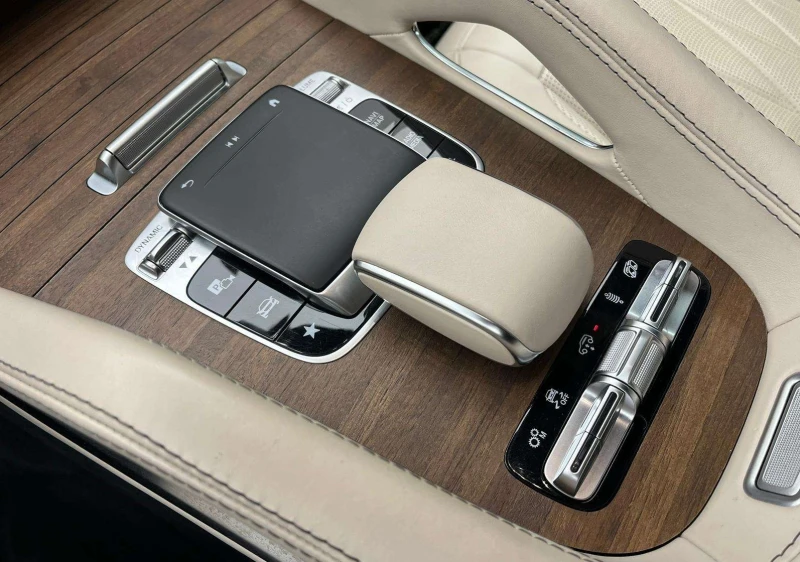 Mercedes-Benz GLS 63 AMG 4Matic+ , снимка 10 - Автомобили и джипове - 53294017