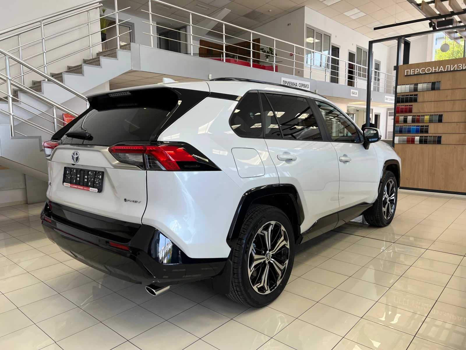 Toyota Rav4 2.5 Plug-in Hybrid Style AWD - изображение 4