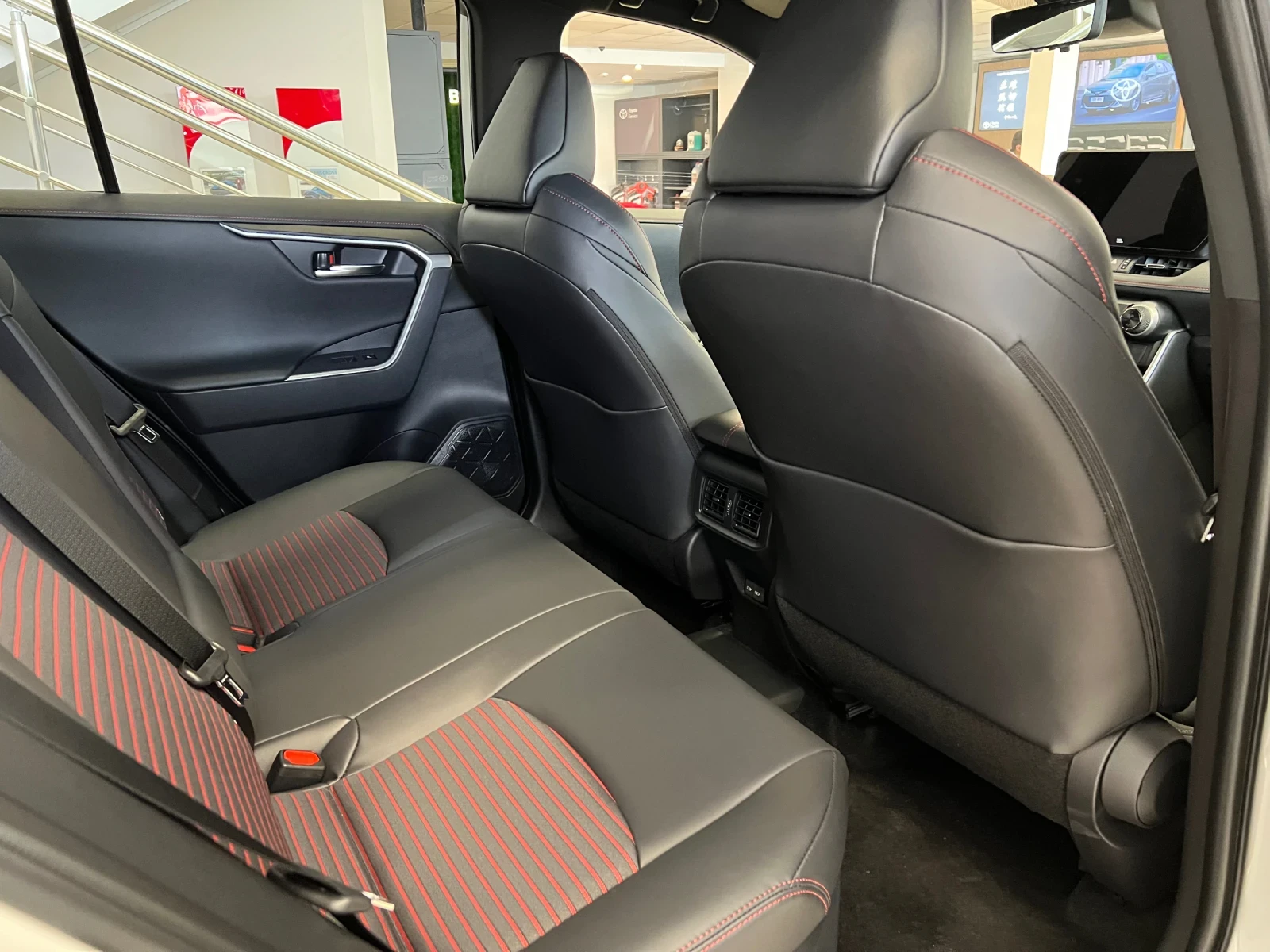 Toyota Rav4 2.5 Plug-in Hybrid Style AWD | Mobile.bg   14