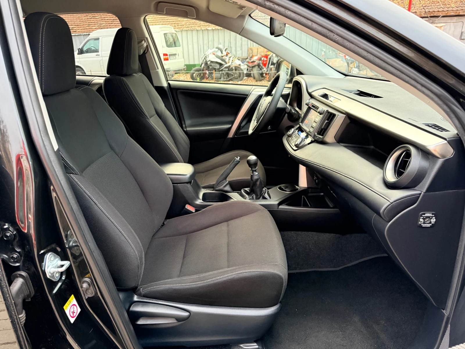 Toyota Rav4 2.2D-4D* 4x4* КАМЕРА* 2 КЛЮЧА* ИТАЛИЯ- БЕЗ РЪЖДА*  - изображение 10