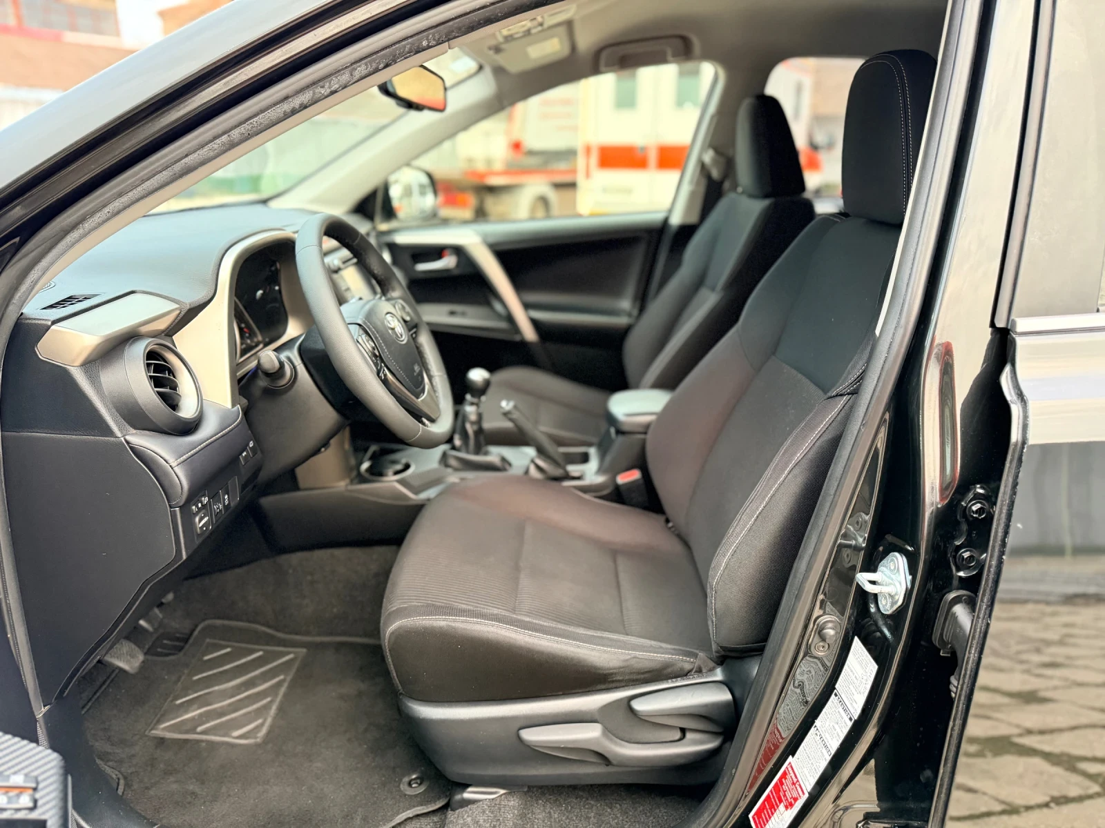 Toyota Rav4 2.2D-4D* 4x4* КАМЕРА* 2 КЛЮЧА* ИТАЛИЯ- БЕЗ РЪЖДА*  - изображение 8