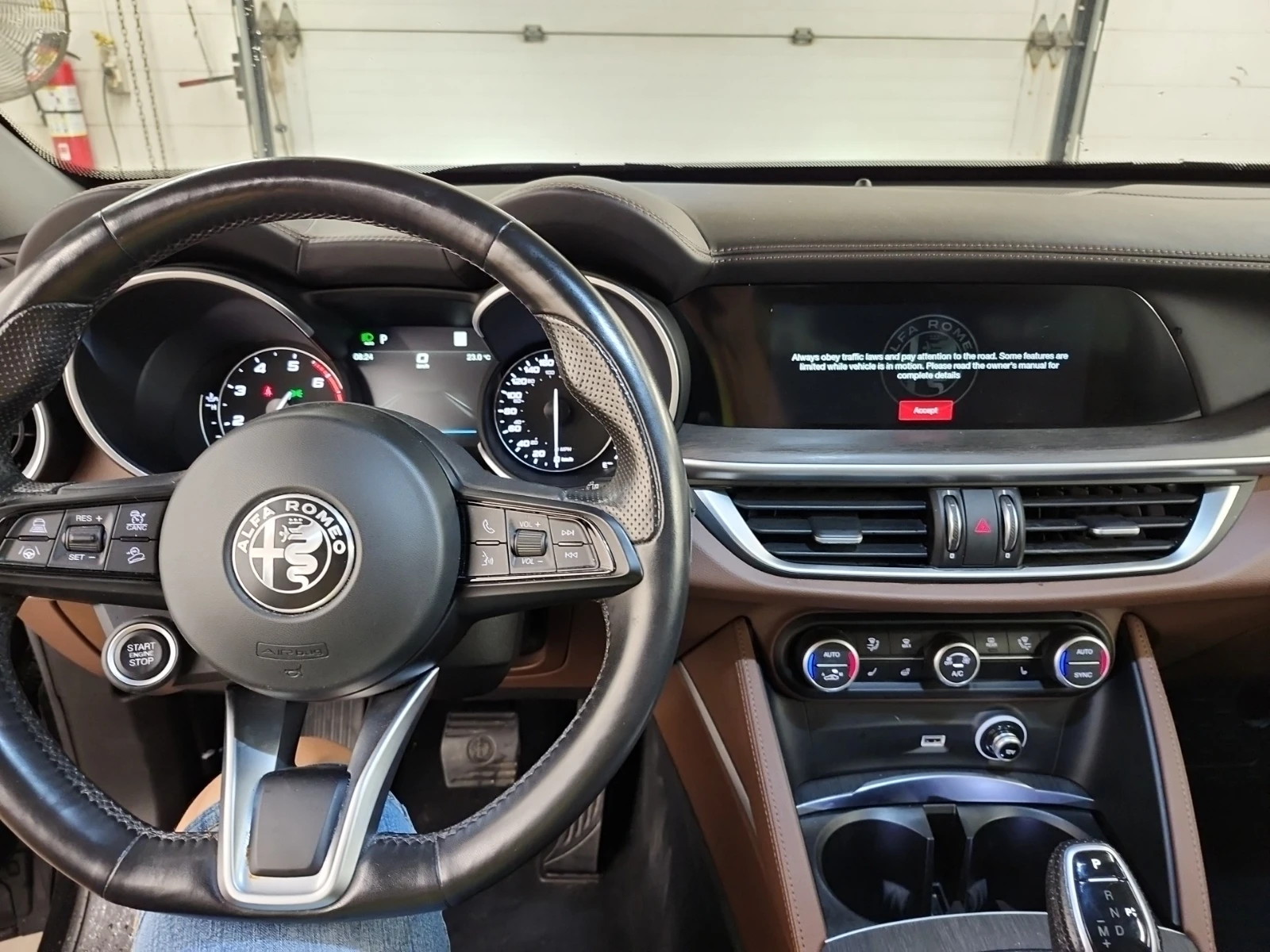 Alfa Romeo Stelvio Тi Q4 AWD 280кс * Възможност за Лизинг* , снимка 10 - Автомобили и джипове - 53775654