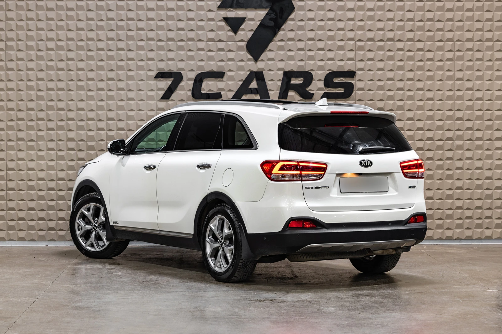 Kia Sorento 2.2 CRDi Limited| Панорама| Infinity Sound| Гаранц, снимка 4 - Автомобили и джипове - 55639282
