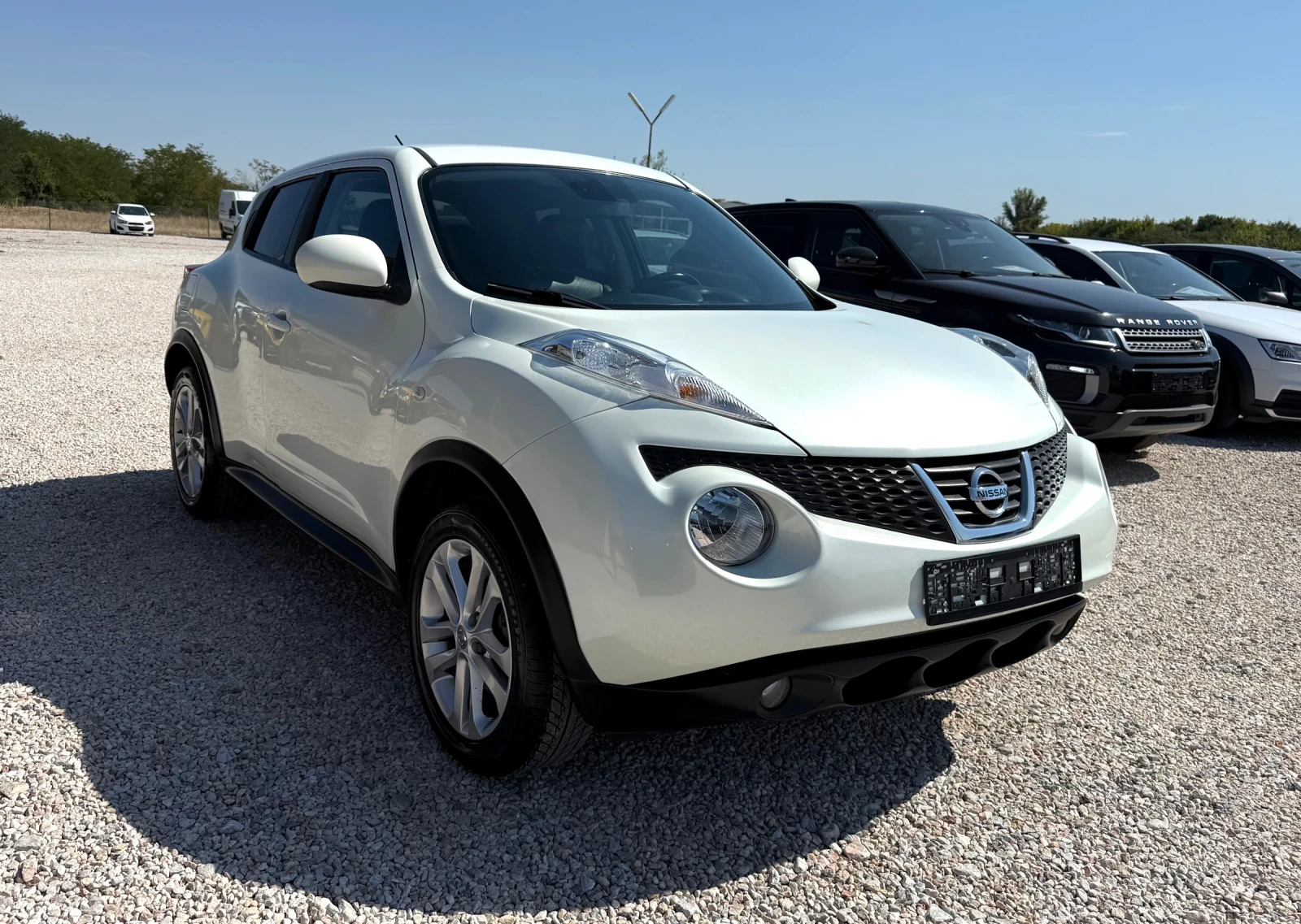 Nissan Juke 1.6i* 4x4* AUTOMATIC* FULL OPTION* , снимка 2 - Автомобили и джипове - 56139028