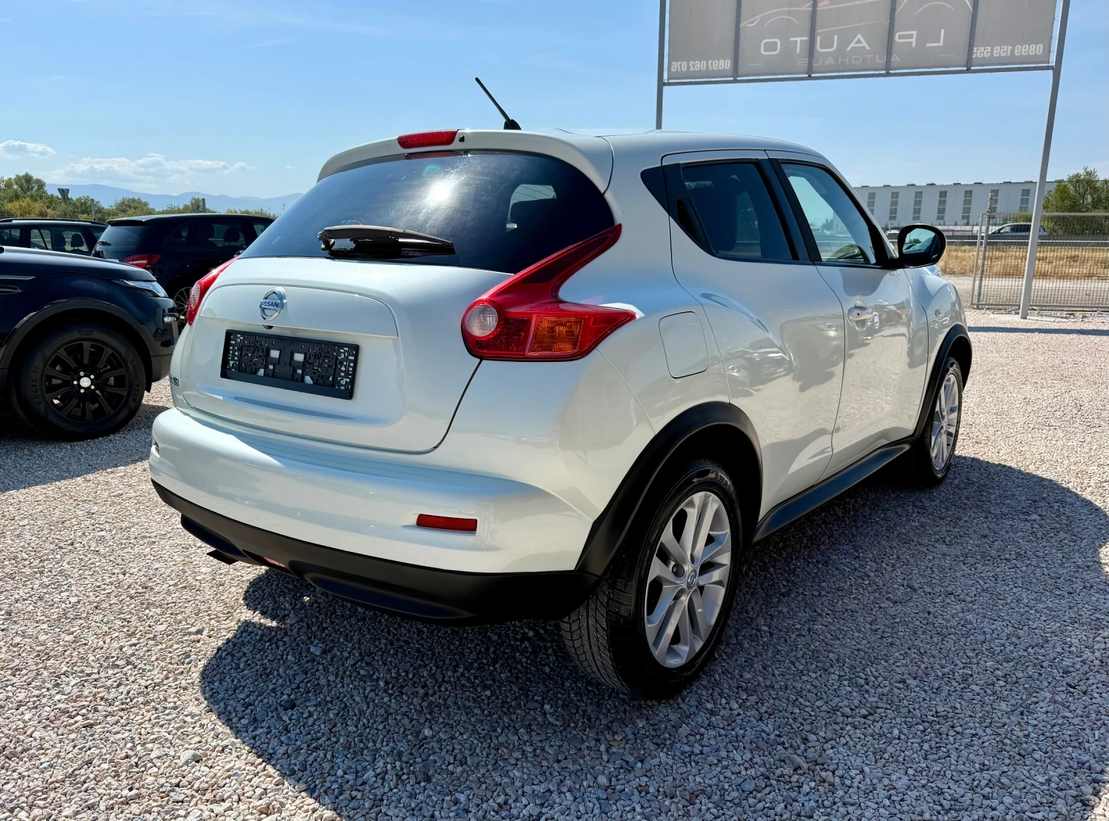 Nissan Juke 1.6i* 4x4* AUTOMATIC* FULL OPTION* , снимка 4 - Автомобили и джипове - 56139028
