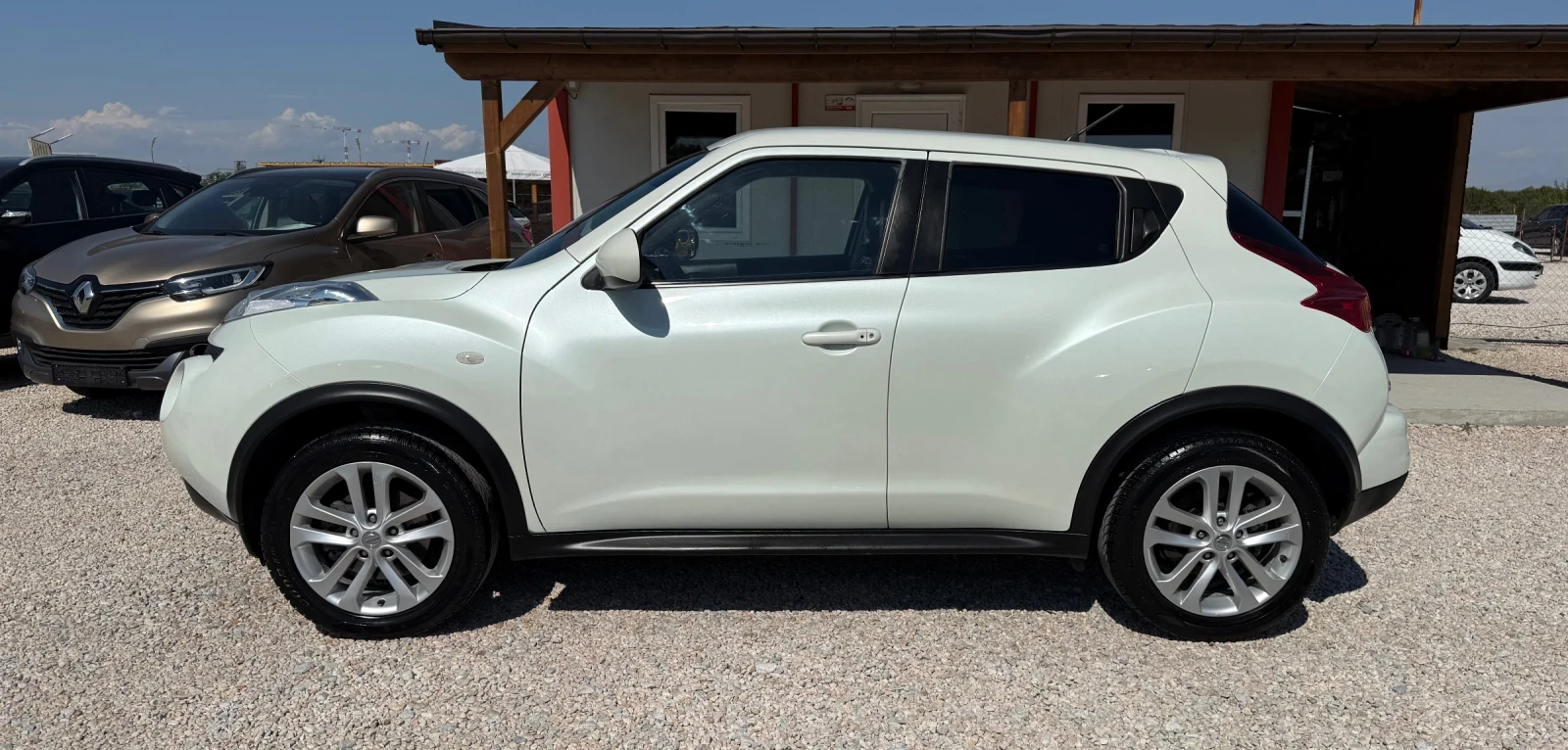 Nissan Juke 1.6i* 4x4* AUTOMATIC* FULL OPTION* , снимка 5 - Автомобили и джипове - 56139028