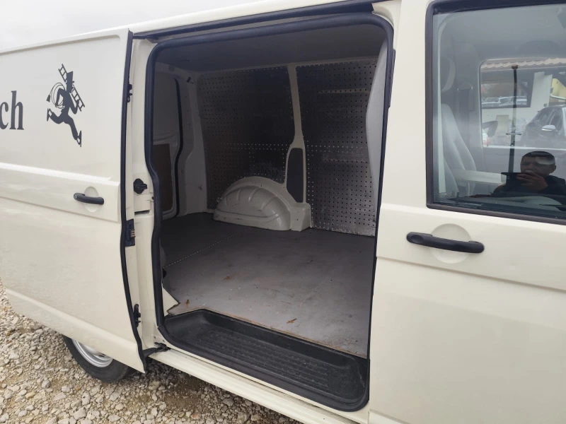 VW T5 1.9 дизел, снимка 5 - Бусове и автобуси - 52331191