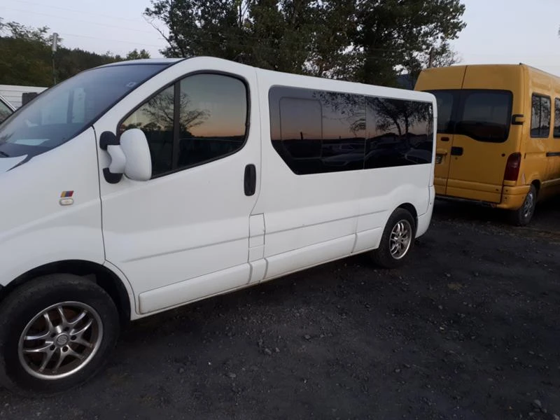 Renault Trafic 2.5dci, снимка 3 - Бусове и автобуси - 37502559