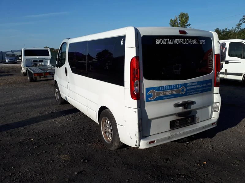 Renault Trafic 2.5dci, снимка 9 - Бусове и автобуси - 37502559