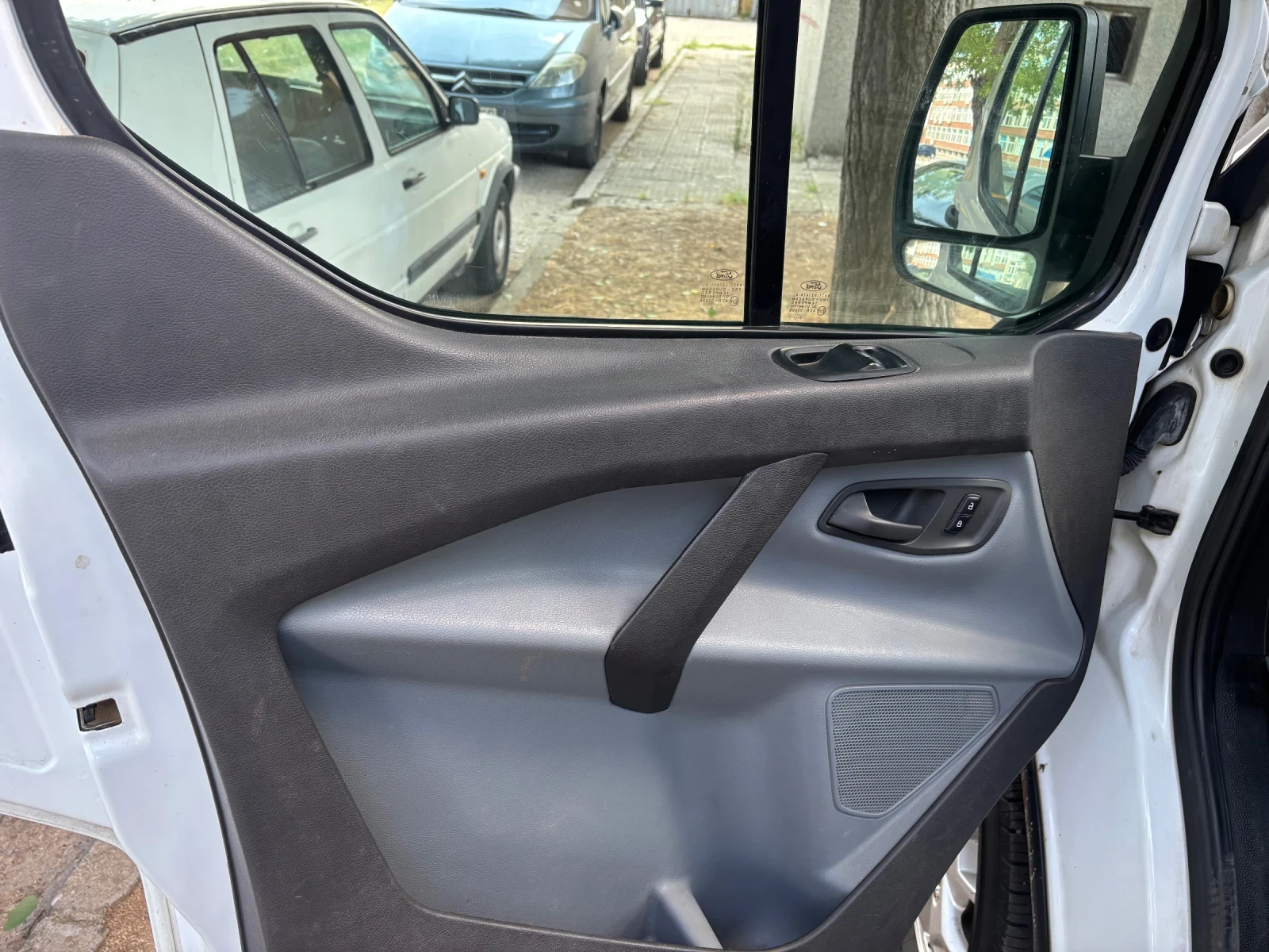 Ford Transit Custom, снимка 8 - Бусове и автобуси - 55544068