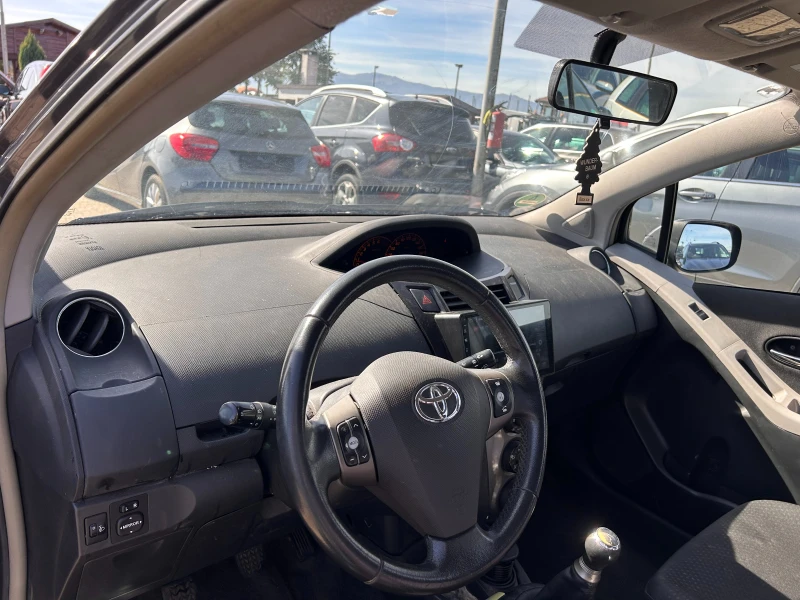 Toyota Yaris 1.0VVT-i NAVI ЛИЗИНГ, снимка 11 - Автомобили и джипове - 47510425