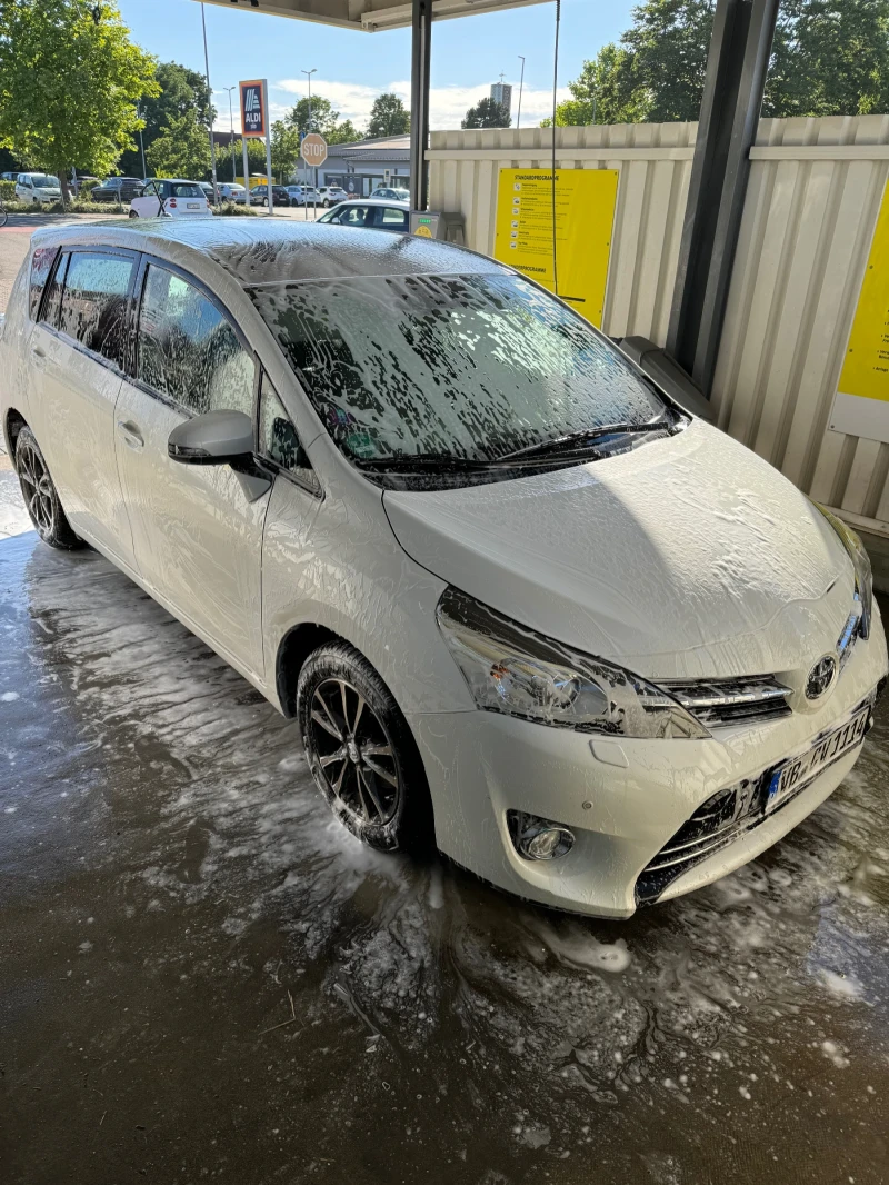 Toyota Verso 2.0D4D , снимка 2 - Автомобили и джипове - 48502856