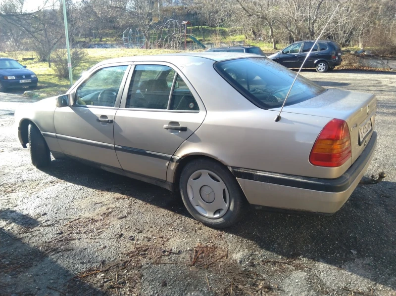 Mercedes-Benz C 220, снимка 3 - Автомобили и джипове - 49530416