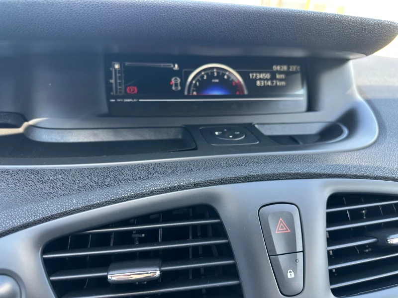 Renault Scenic 1.5/110кс Климатроник EVRO5, снимка 14 - Автомобили и джипове - 50379920