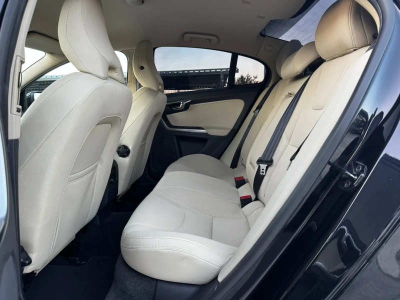 Volvo S60 Топ състояние 100% Реални километри доказуеми, снимка 5 - Автомобили и джипове - 51780429