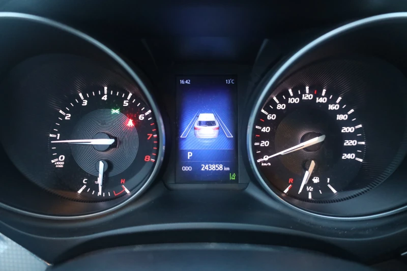 Toyota Avensis Touring 1.8i Automat PANO KAM SzH AHK Navi #iCarbg, снимка 14 - Автомобили и джипове - 52493303