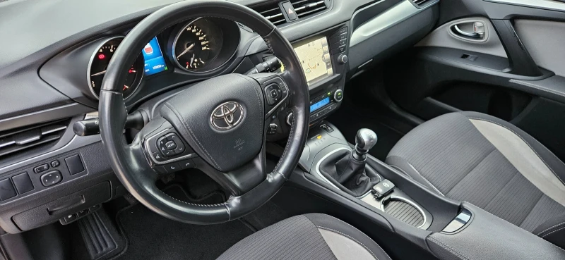 Toyota Avensis 1.8, full * като нова * 109800км* , снимка 11 - Автомобили и джипове - 52789305