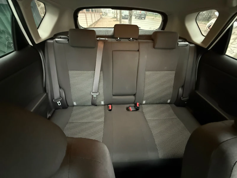 Toyota Auris, снимка 9 - Автомобили и джипове - 52856438