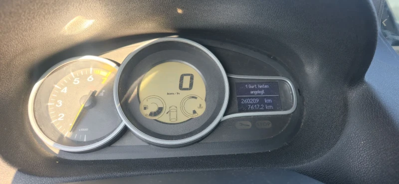 Renault Megane 1.6i Газ/Бензин, снимка 9 - Автомобили и джипове - 53132746