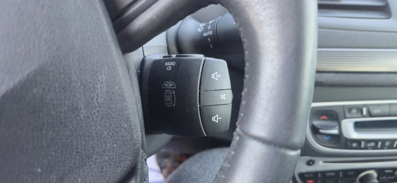 Renault Megane 1.6i Газ/Бензин, снимка 10 - Автомобили и джипове - 53132746